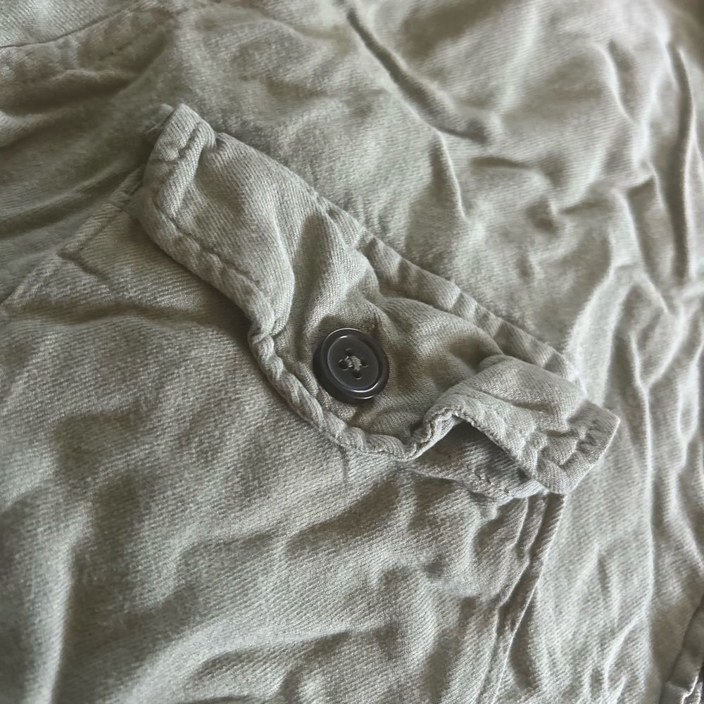 Button down - Picture 2 of 4